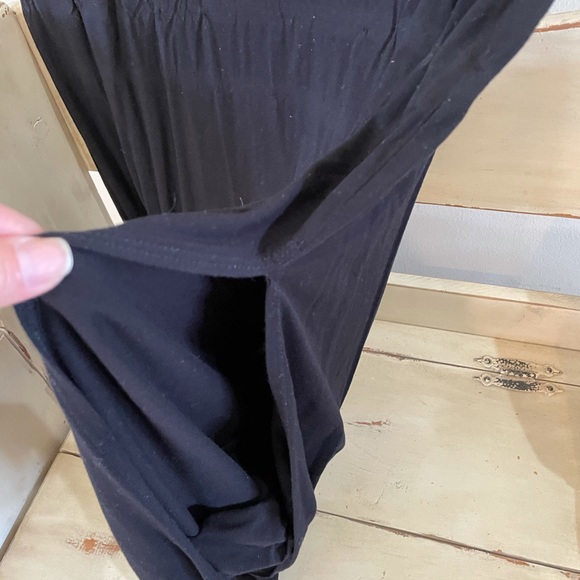 Kaileigh/ Women’s black skirt - Picture 5 of 6